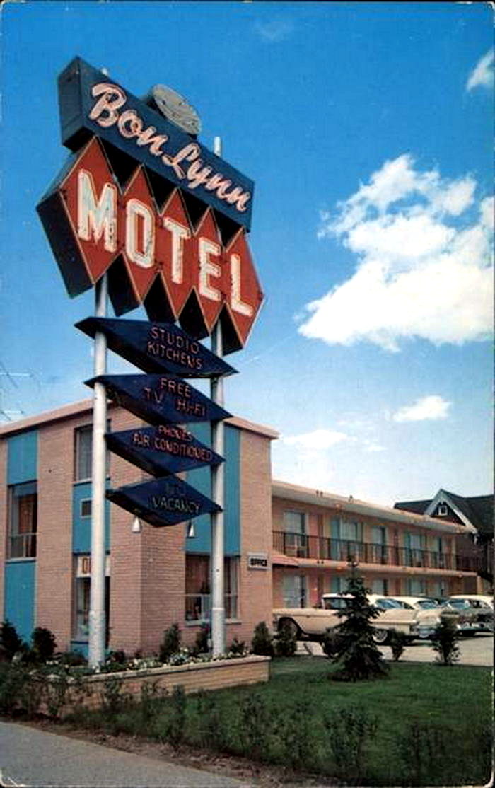 Bon Lynn Motel (Bon-Lynn) - Vintage Postcard (newer photo)